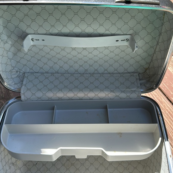 American Tourister VTG unisex Black Travel Trunk Case Shelf & Mirror inside - Picture 6 of 10